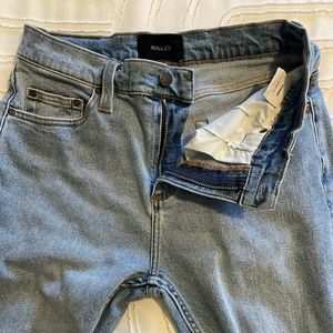 Rolla’s Stinger skinny jeans - light wash with ripped knees. Size 30W/32L